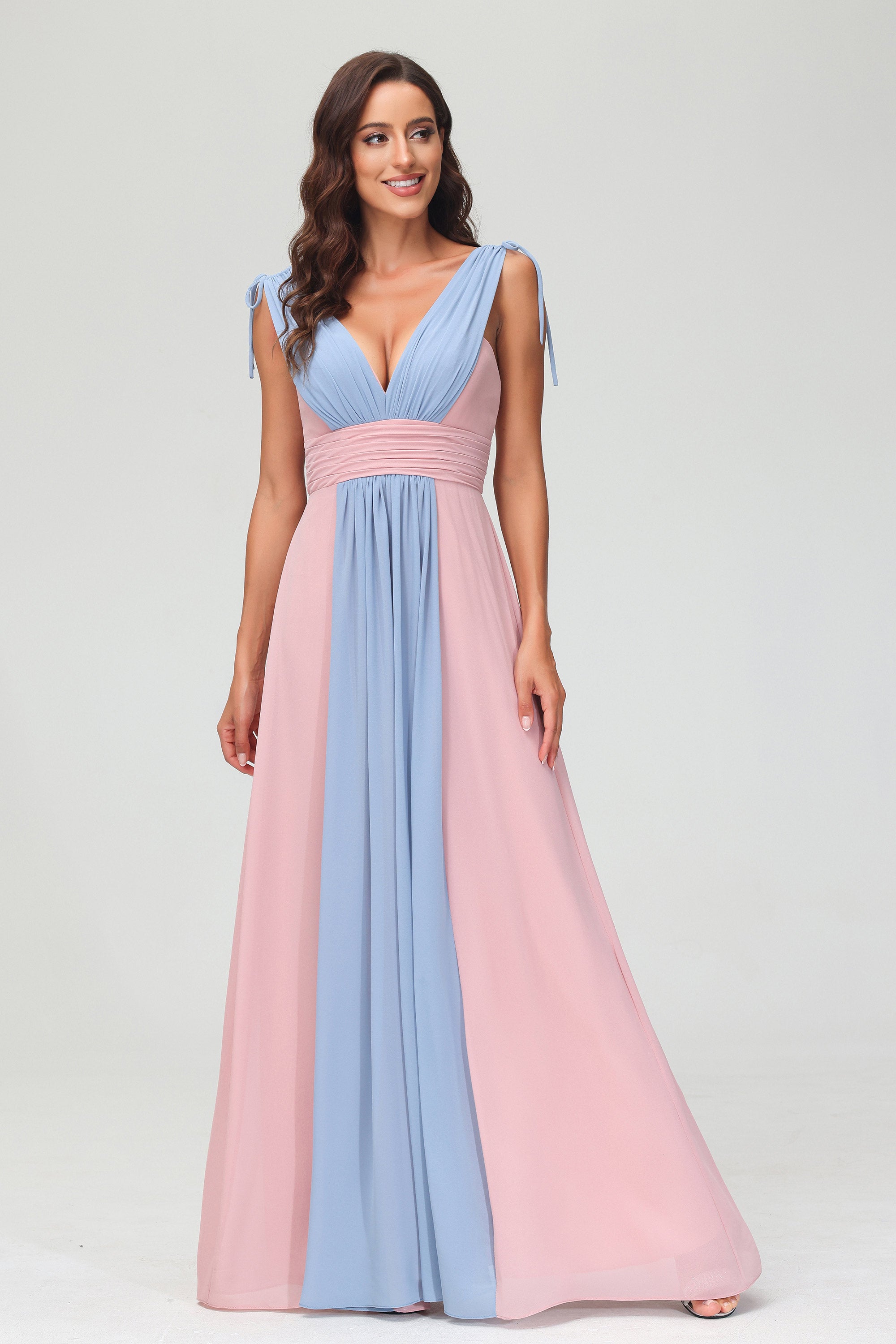 Vestidos de chiffon con escote en V y tirantes decorados con cuentas Trébol Tallas Grandes main image 1