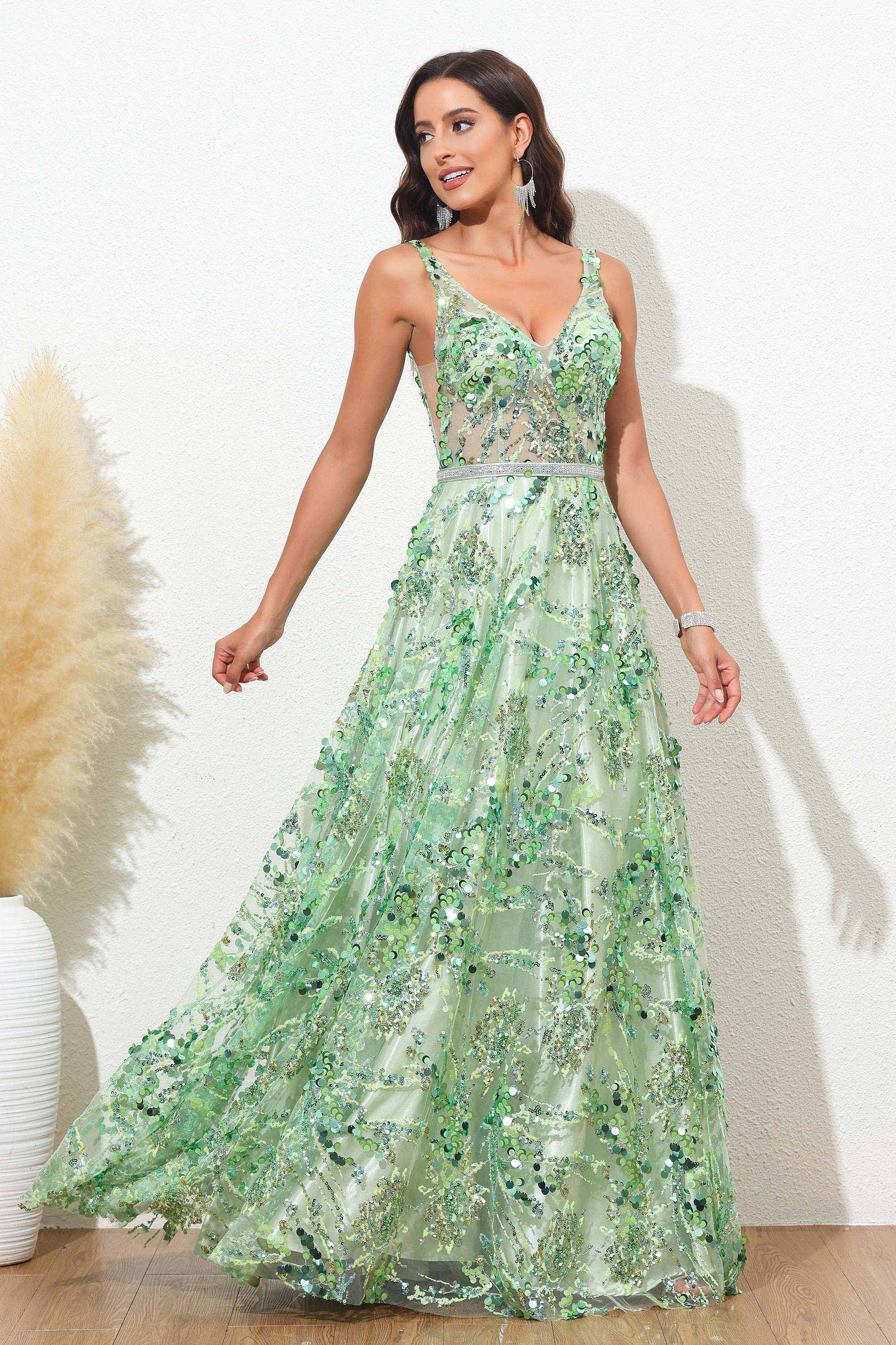 Vestido largo transparente con cuello en V sin mangas con glitter